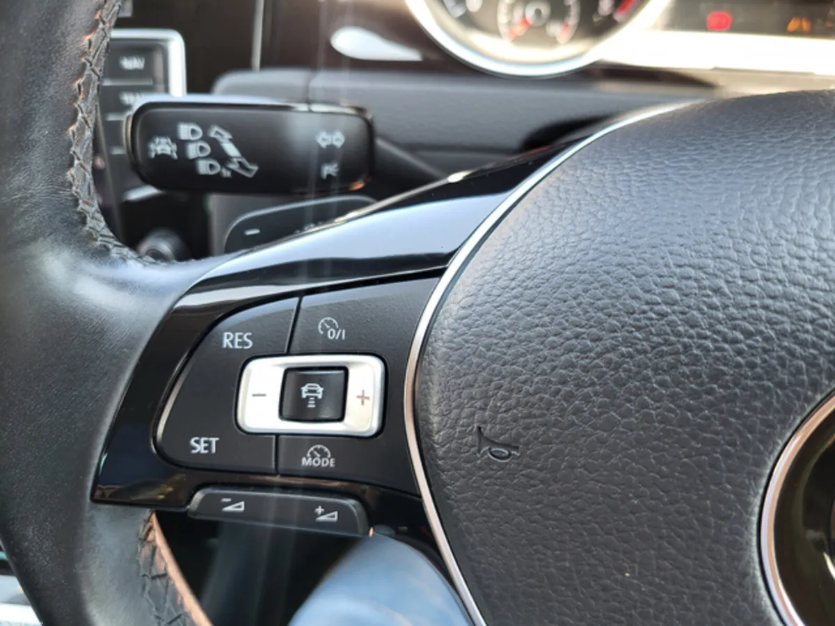 Volkswagen Golf Hatchback, Petrol, 2016, Red