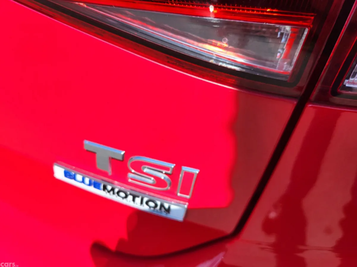 Volkswagen Golf Hatchback, Petrol, 2016, Red