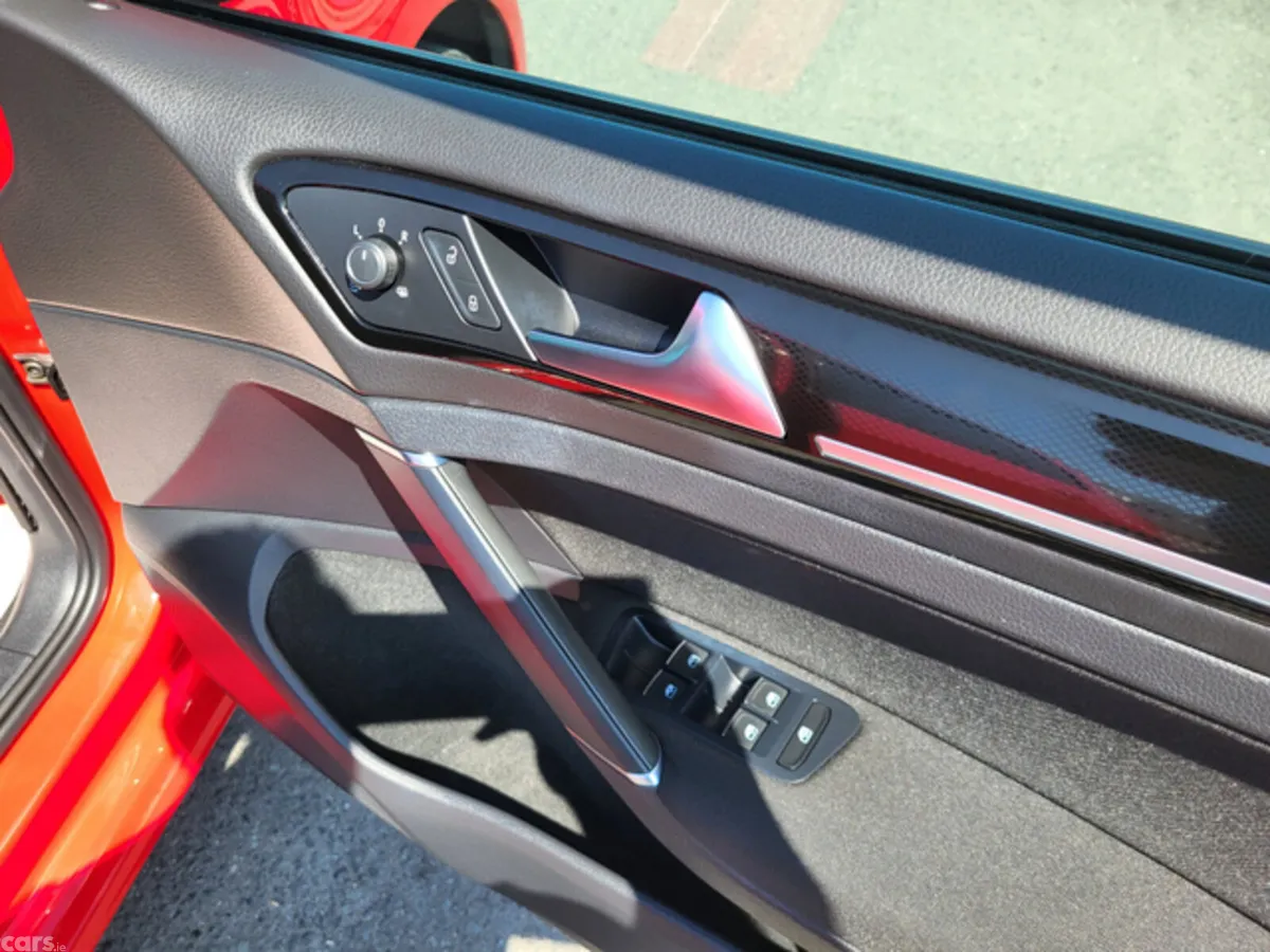 Volkswagen Golf Hatchback, Petrol, 2016, Red
