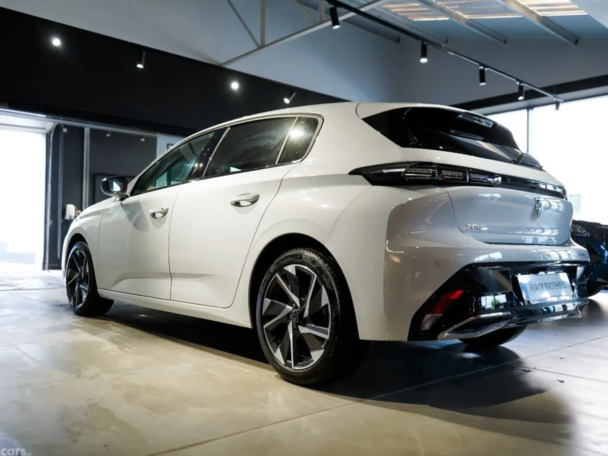 Peugeot 308 Hatchback, Diesel, 2024, White