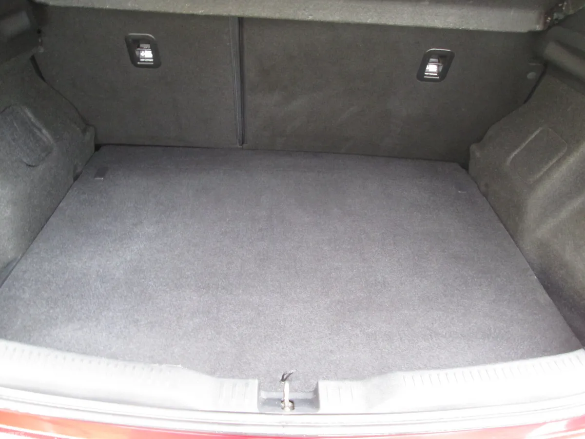 Toyota Auris Hatchback, Diesel, 2018, Red
