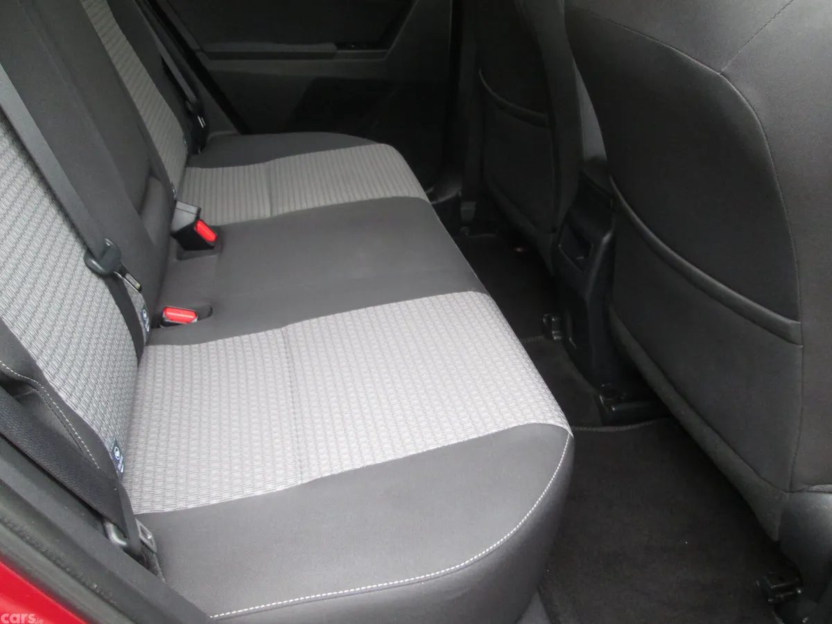 Toyota Auris Hatchback, Diesel, 2018, Red