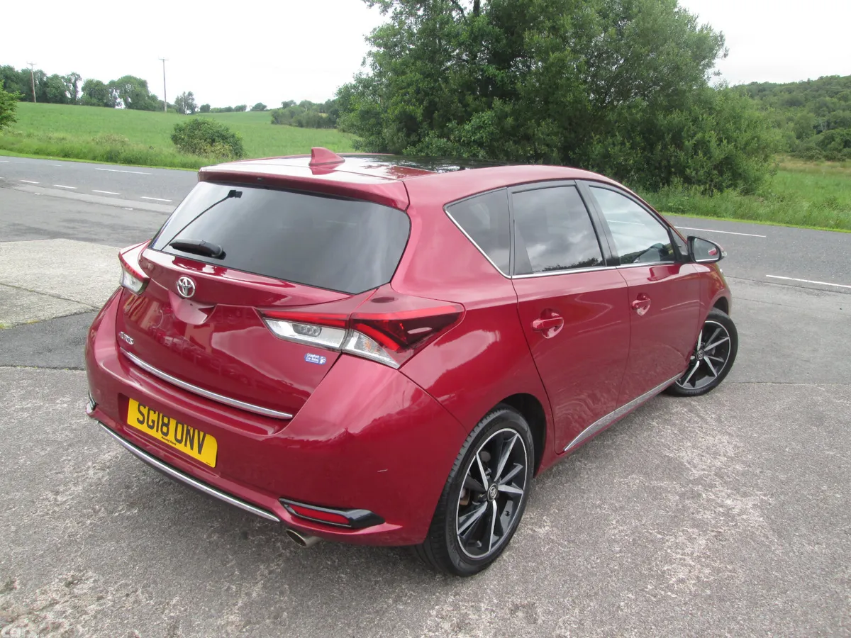 Toyota Auris Hatchback, Diesel, 2018, Red