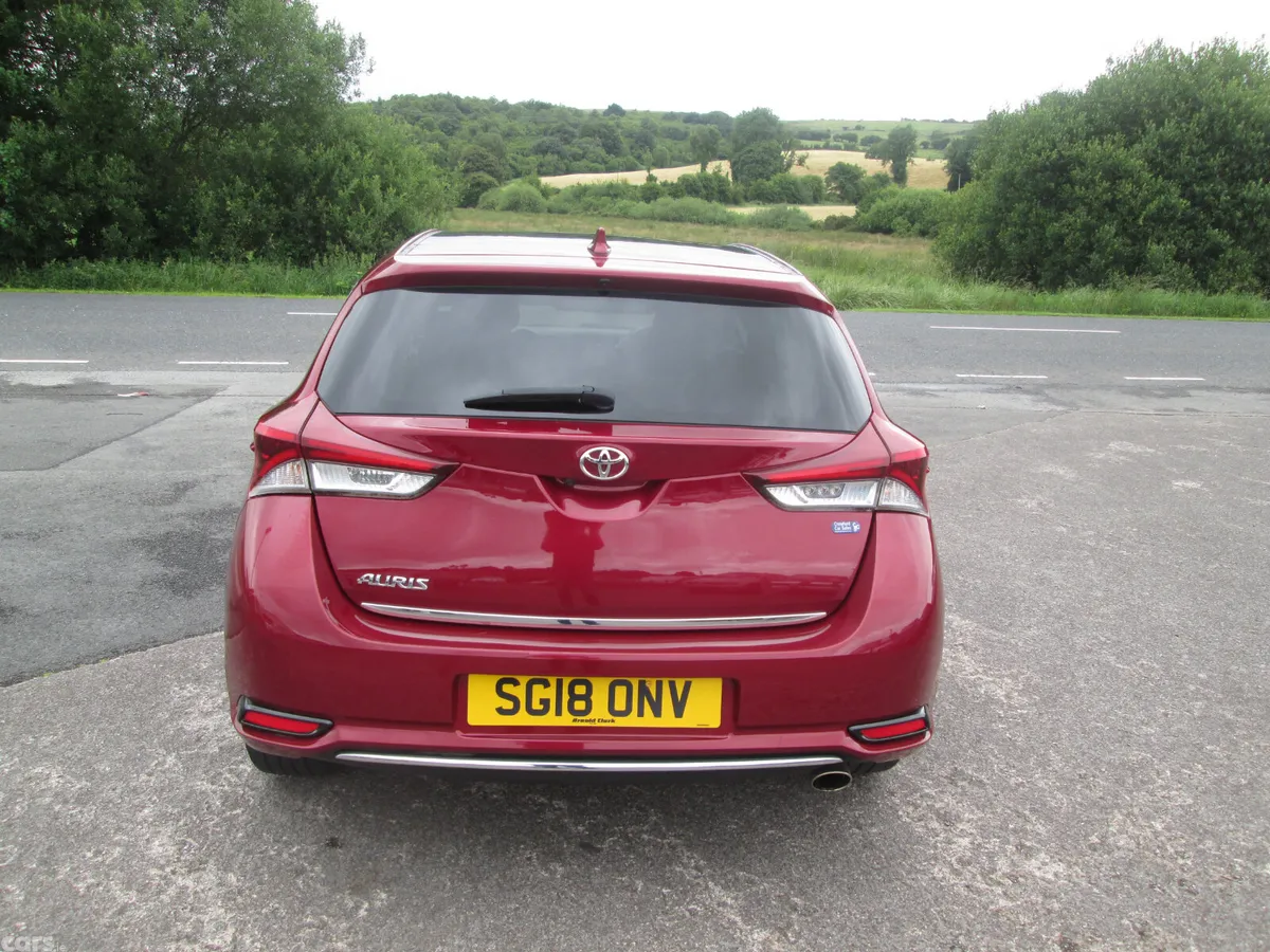 Toyota Auris Hatchback, Diesel, 2018, Red