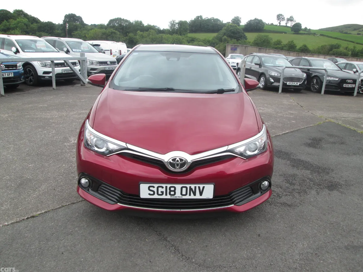 Toyota Auris Hatchback, Diesel, 2018, Red