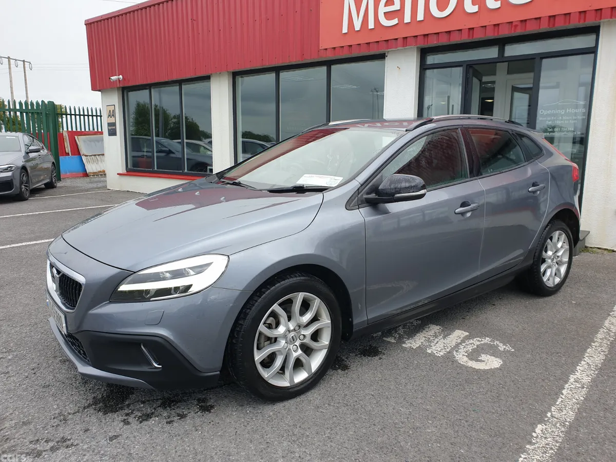 Volvo V40 Hatchback, Diesel, 2017, Grey