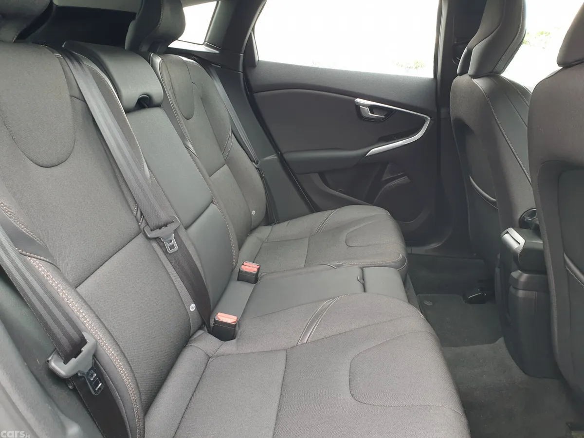 Volvo V40 Hatchback, Diesel, 2017, Grey