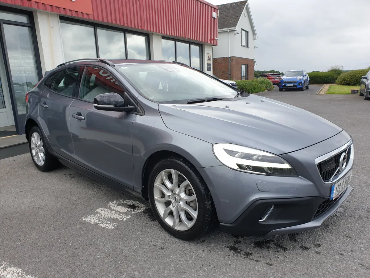 Volvo V40 Hatchback, Diesel, 2017, Grey