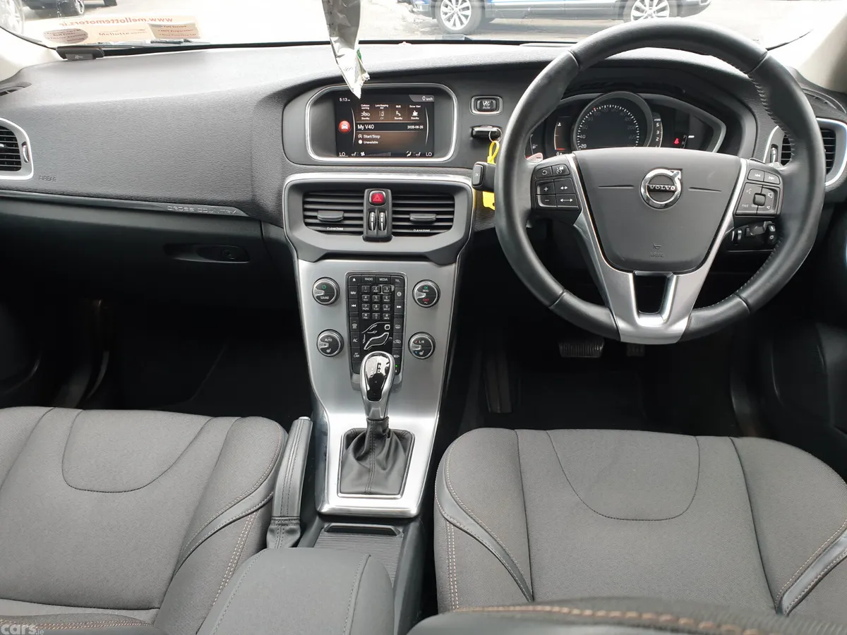 Volvo V40 Hatchback, Diesel, 2017, Grey