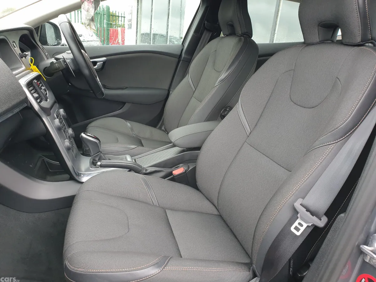 Volvo V40 Hatchback, Diesel, 2017, Grey