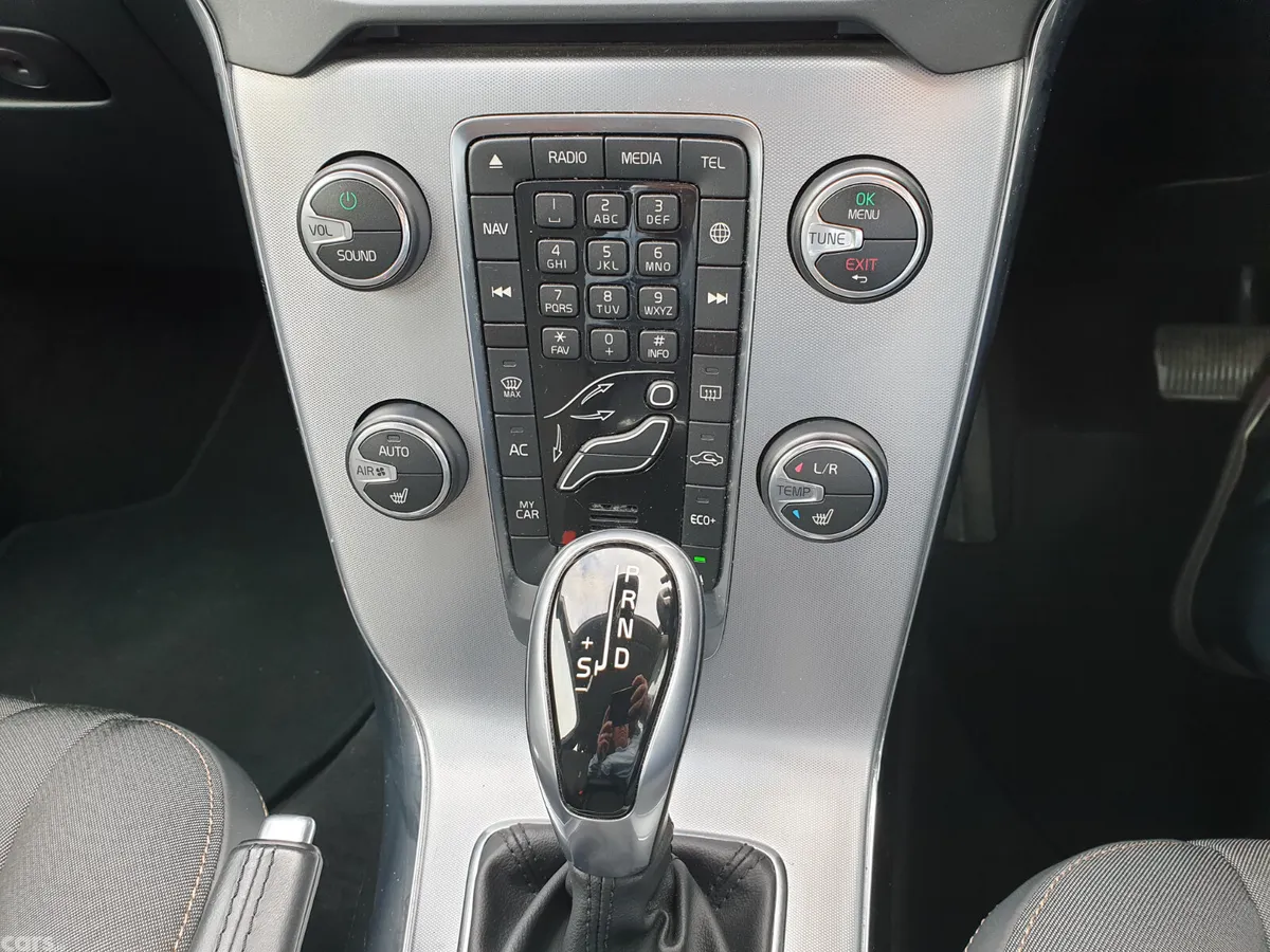 Volvo V40 Hatchback, Diesel, 2017, Grey
