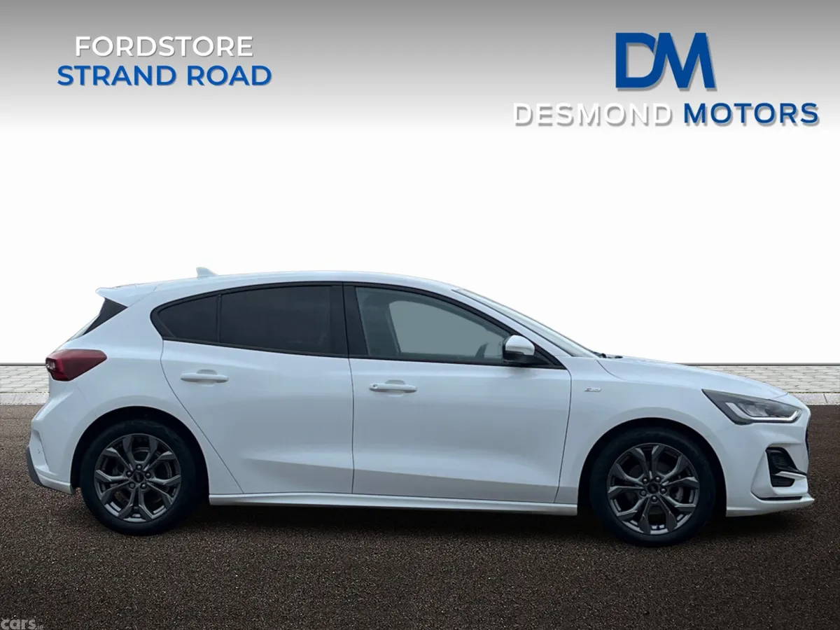 Ford Focus Hatchback, Petrol Hybrid, 2024, White