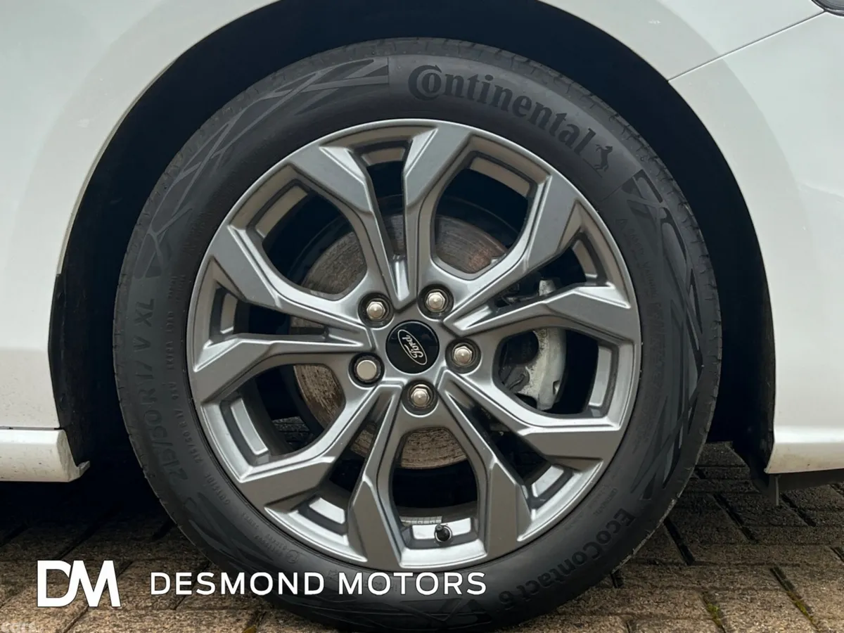 Ford Focus Hatchback, Petrol Hybrid, 2024, White