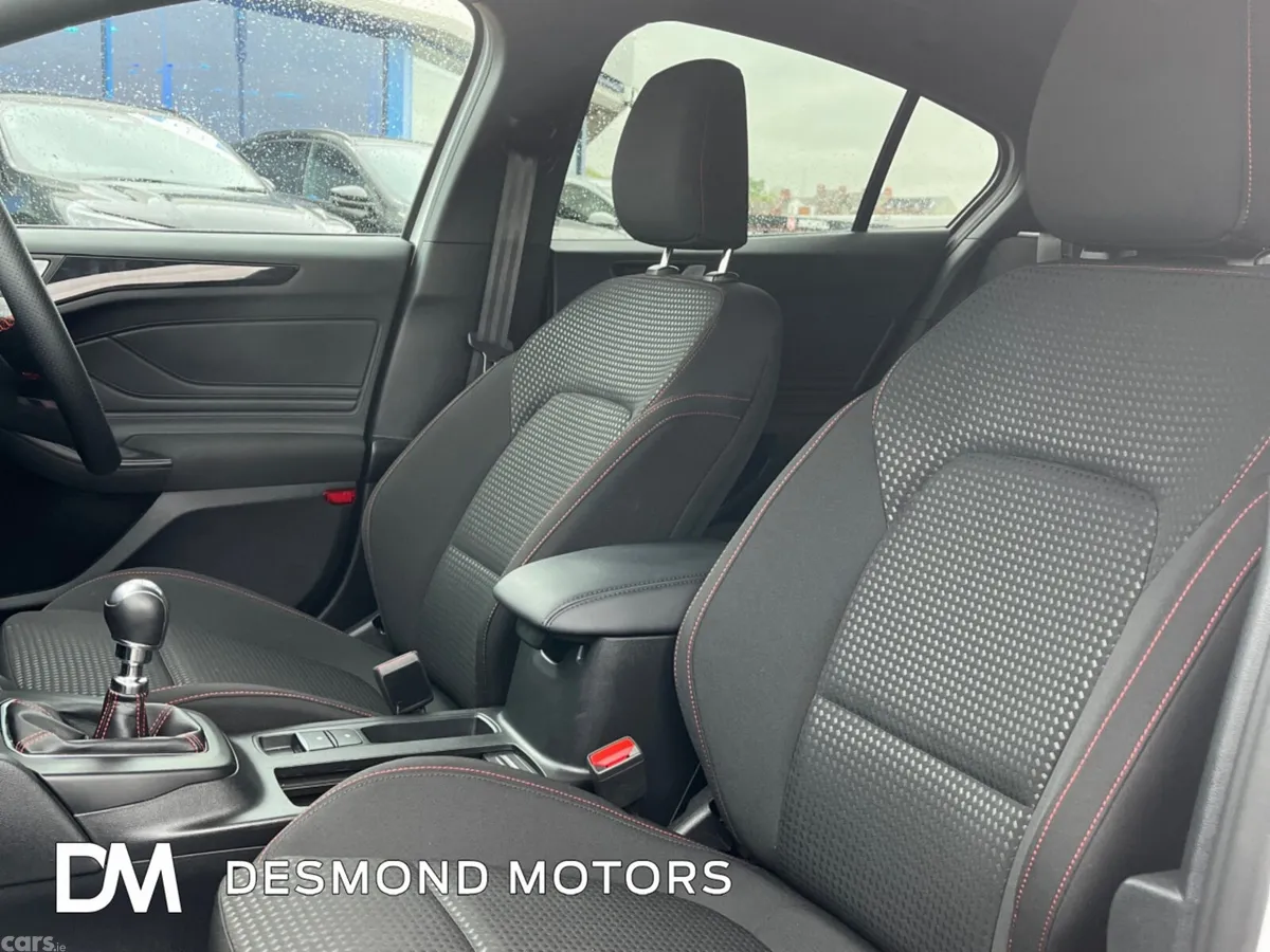 Ford Focus Hatchback, Petrol Hybrid, 2024, White