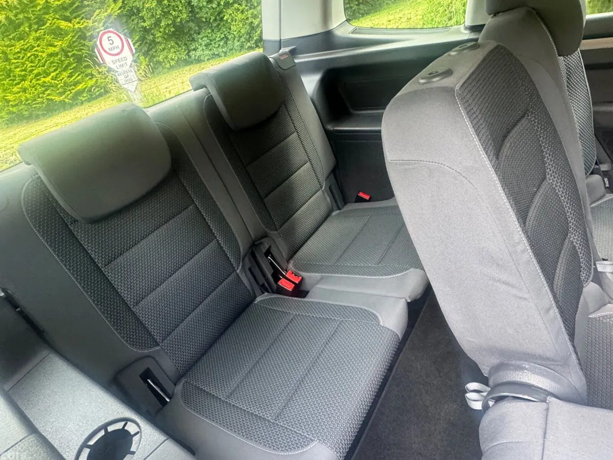 Volkswagen Touran MPV, Petrol, 2013, Black