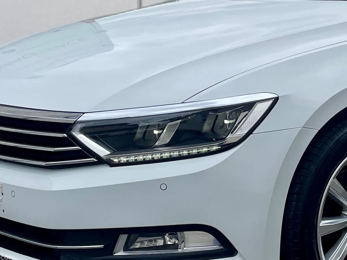 Volkswagen Passat Saloon, Diesel, 2016, White