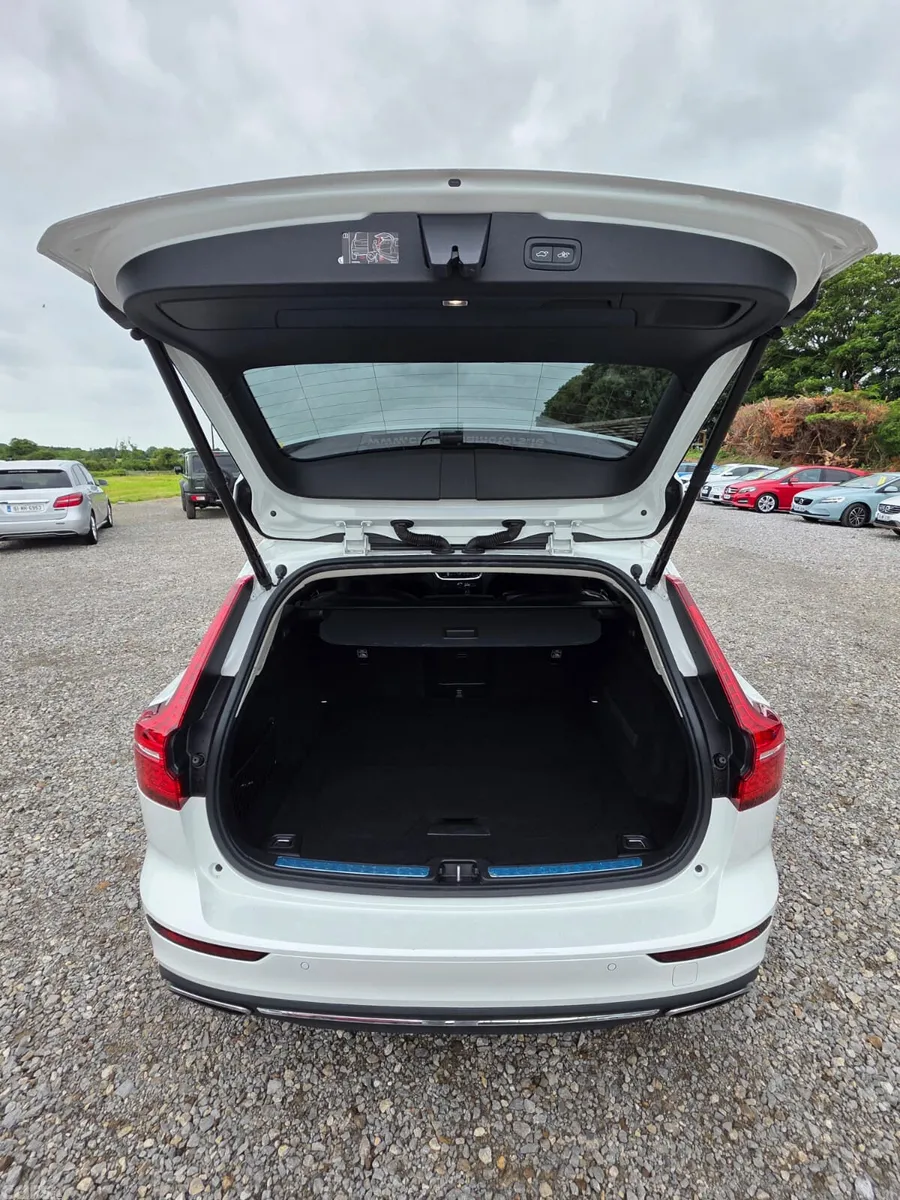 Volvo V60 Estate, Petrol, 2020, White