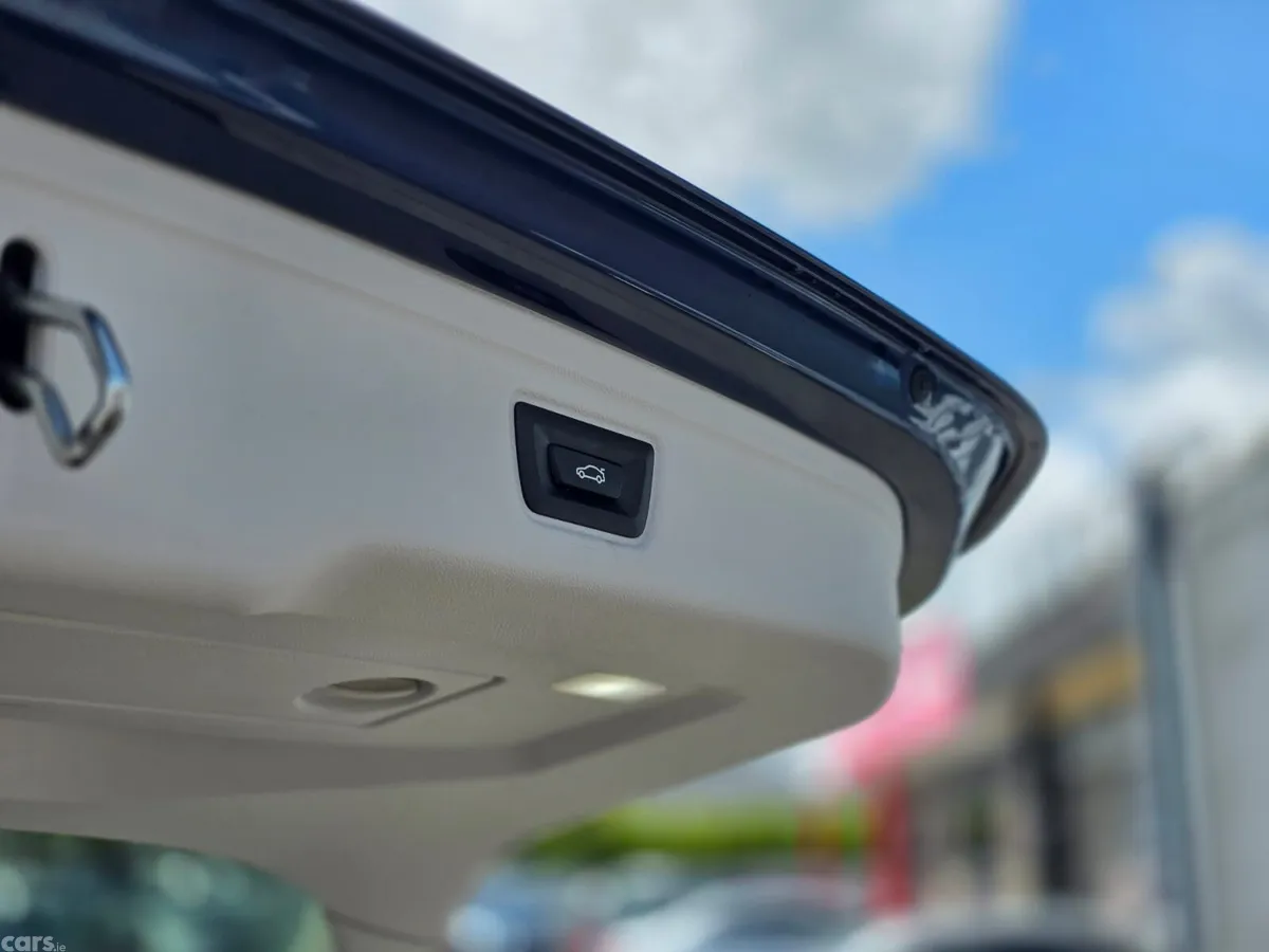 BMW 3-Series Estate/Jeep, Petrol Plug-in Hybrid, 2023, Blue