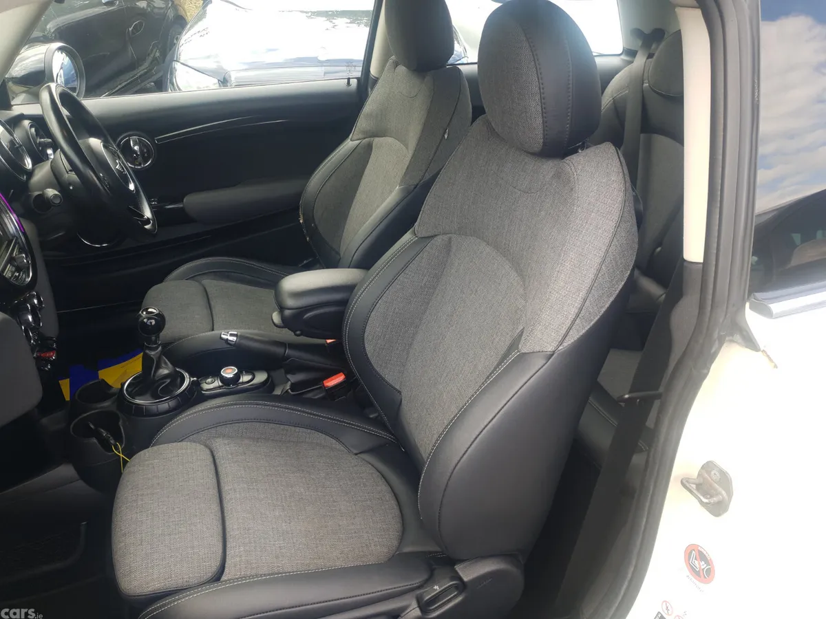 Mini Cooper Hatchback, Diesel, 2014, White