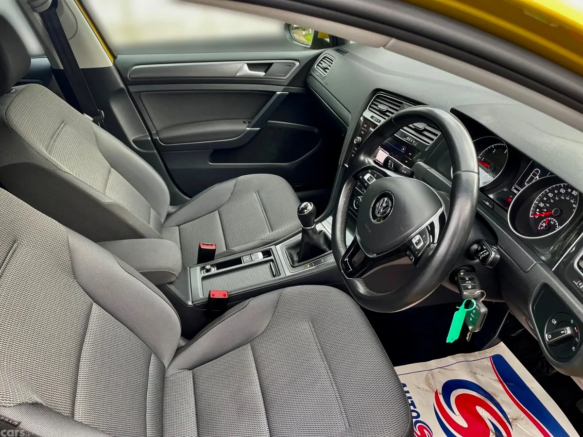 Volkswagen Golf Hatchback, Diesel, 2018, Yellow