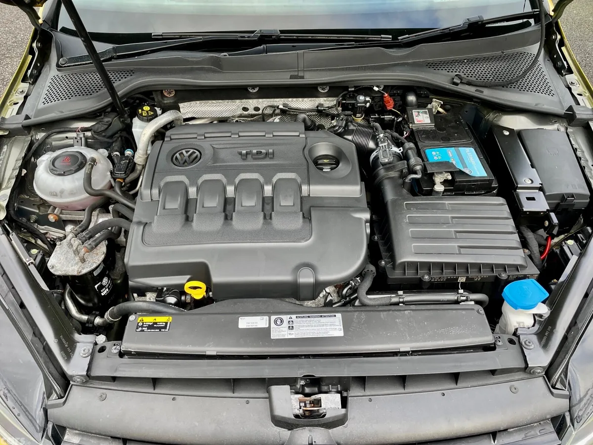 Volkswagen Golf Hatchback, Diesel, 2018, Yellow