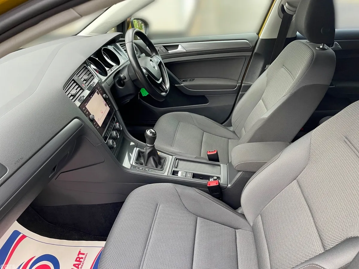 Volkswagen Golf Hatchback, Diesel, 2018, Yellow