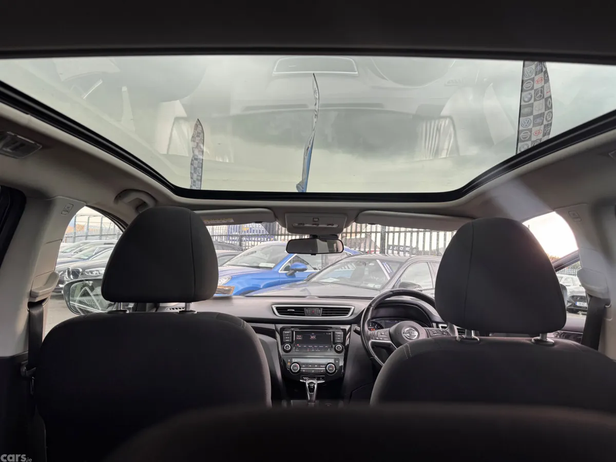 Nissan Qashqai MPV, Petrol, 2020, Black