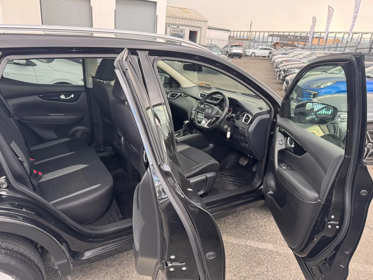 Nissan Qashqai MPV, Petrol, 2020, Black