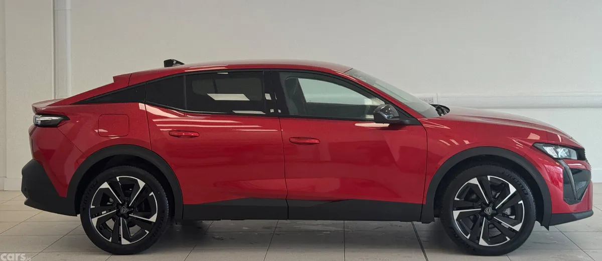 Peugeot 408 Hatchback, Petrol, 2025, Red