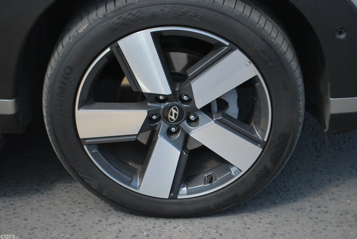 Hyundai Santa Fe SUV, Petrol Plug-in Hybrid, 2025, Grey