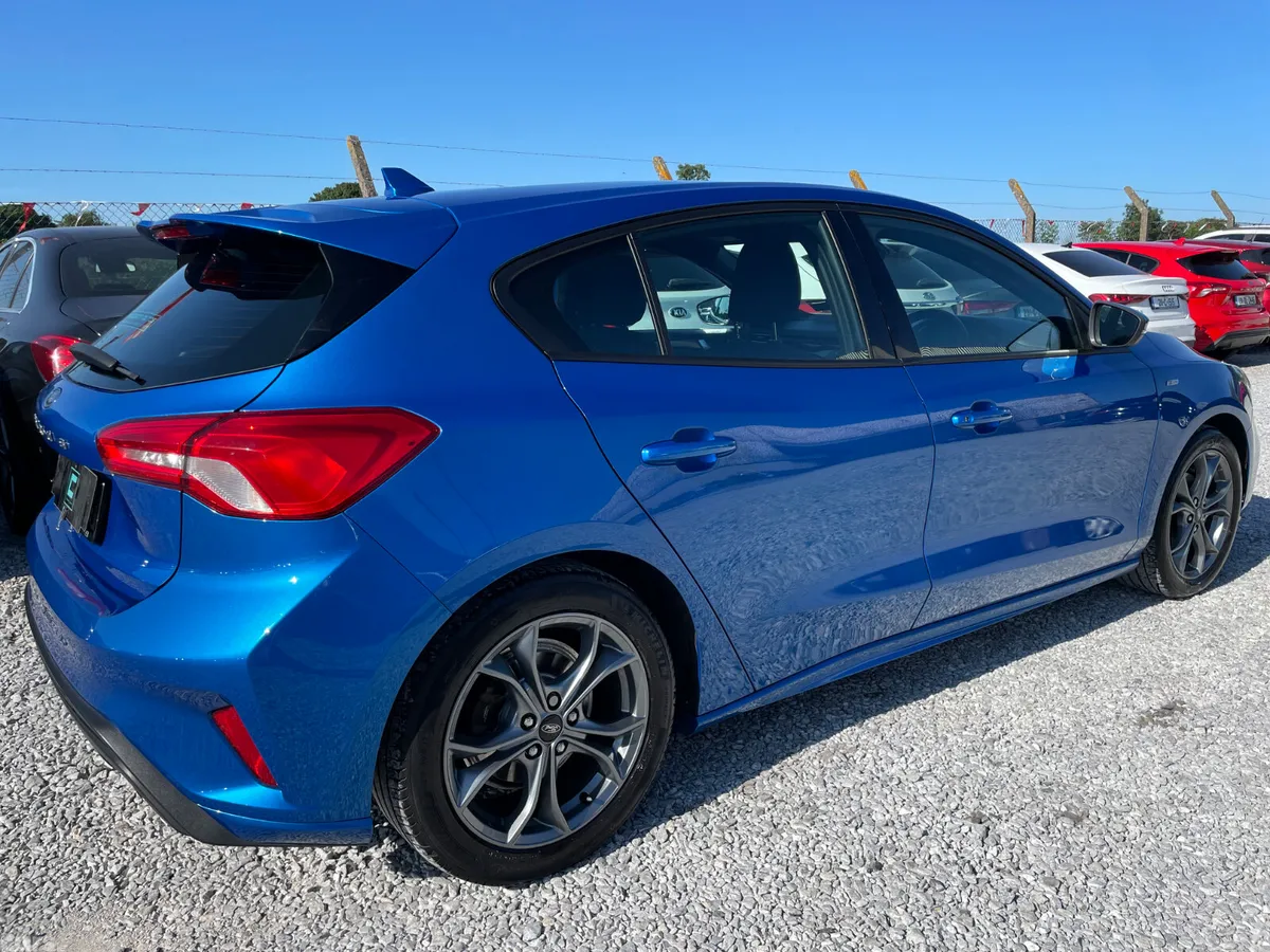 Ford Focus Hatchback, Diesel, 2020, Blue