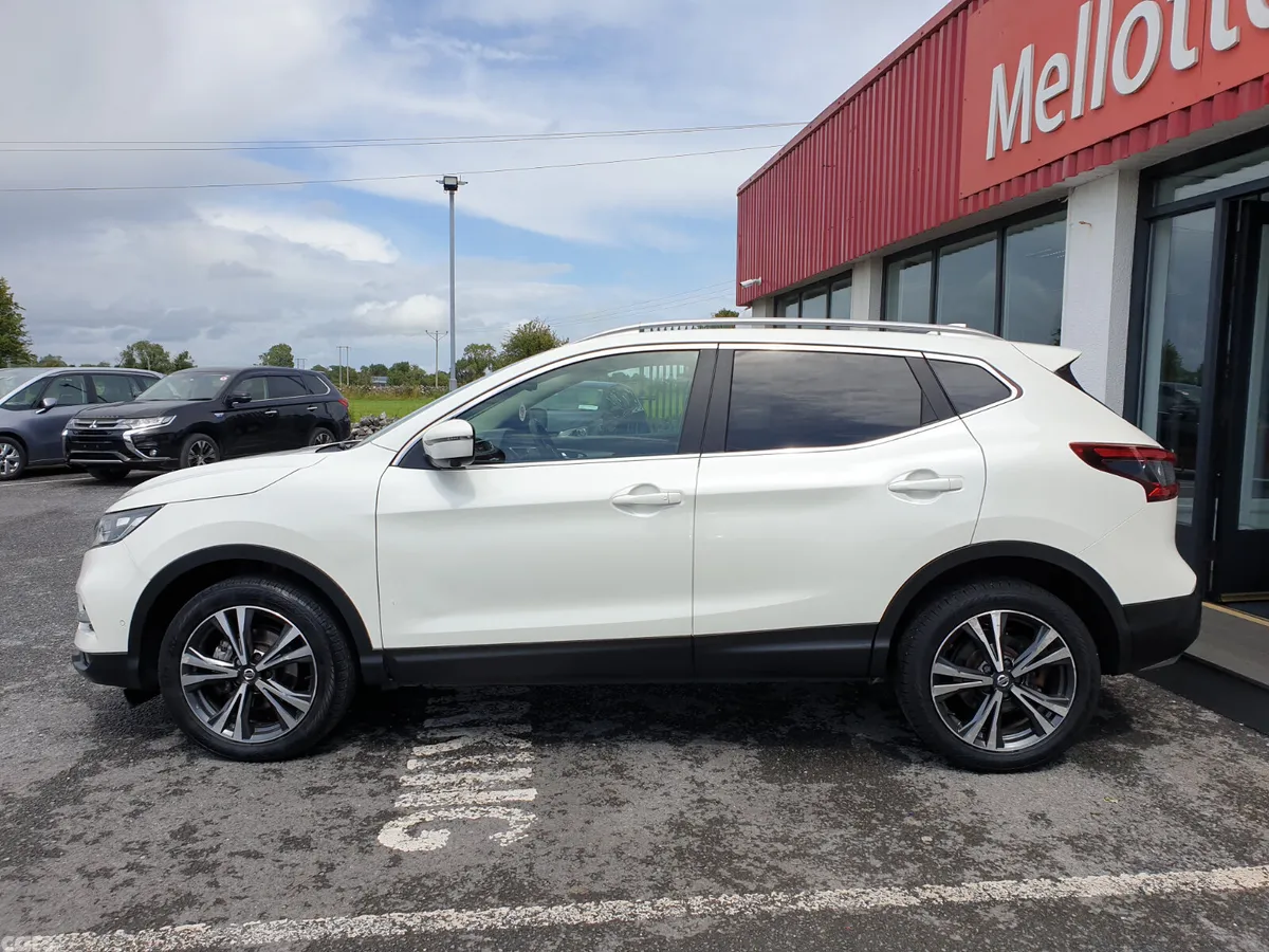 Nissan Qashqai Hatchback, Diesel, 2019, White