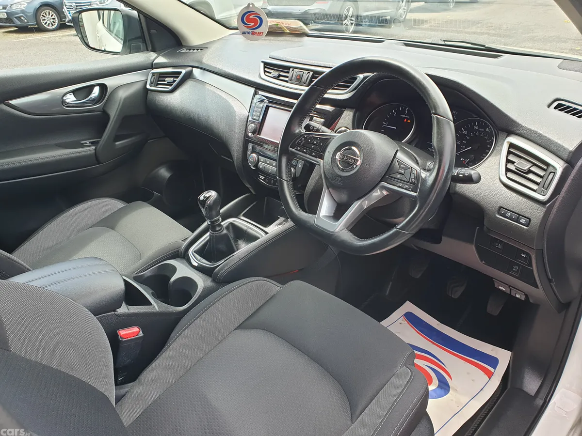 Nissan Qashqai Hatchback, Diesel, 2019, White