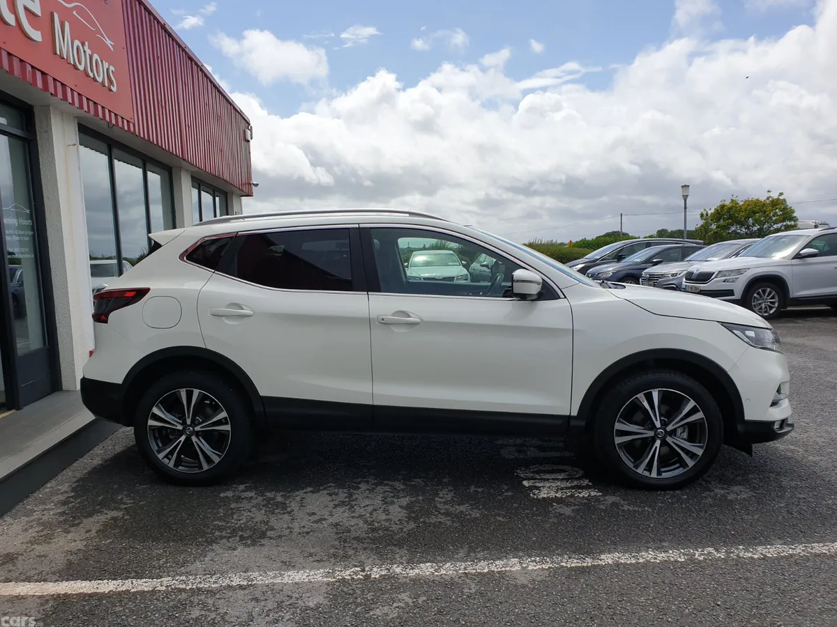 Nissan Qashqai Hatchback, Diesel, 2019, White