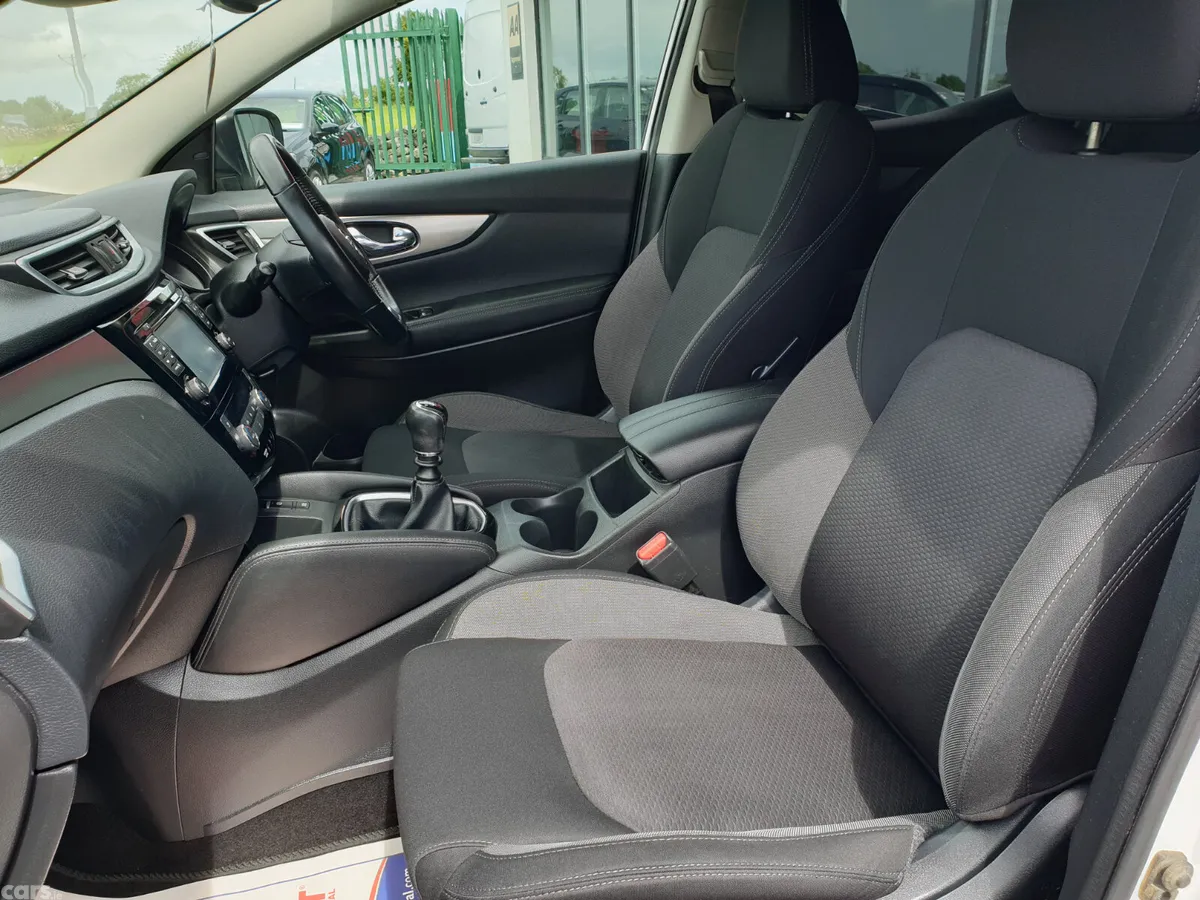 Nissan Qashqai Hatchback, Diesel, 2019, White