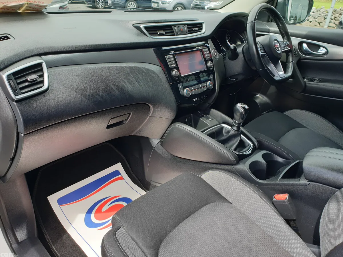 Nissan Qashqai Hatchback, Diesel, 2019, White