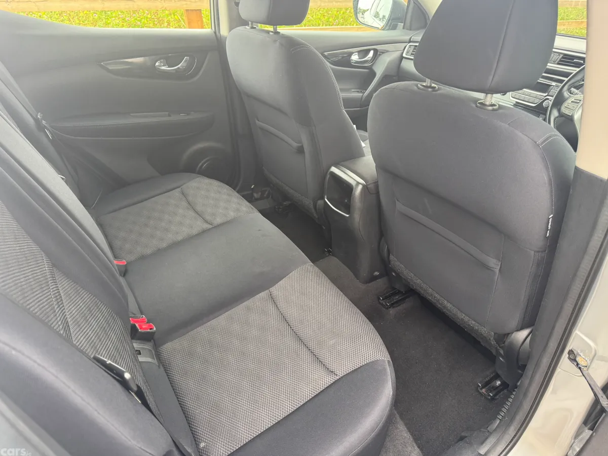 Nissan Qashqai Hatchback, Diesel, 2014, Silver