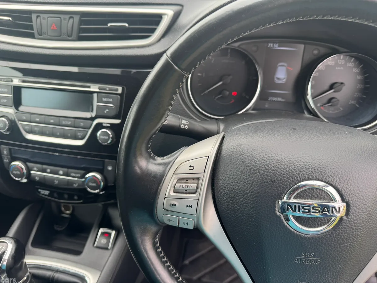 Nissan Qashqai Hatchback, Diesel, 2014, Silver