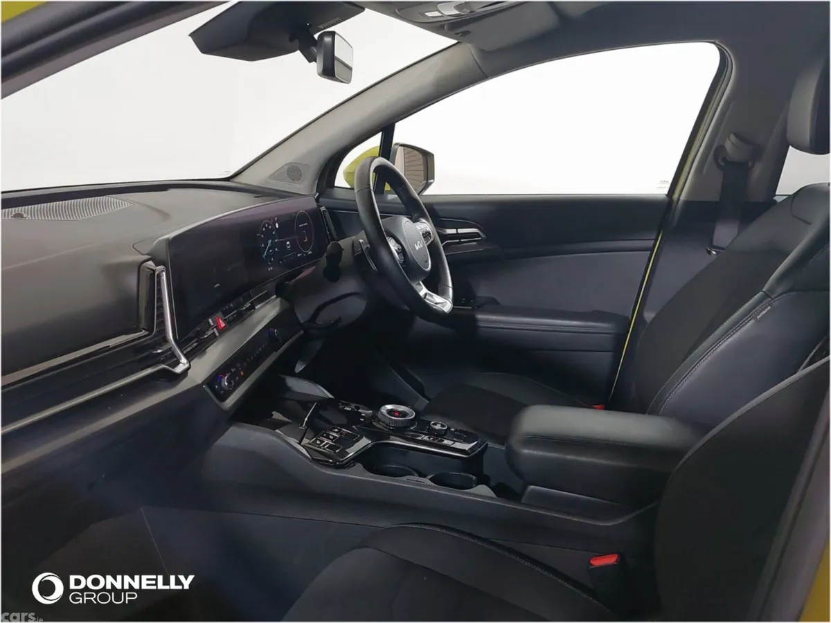 Kia Sportage Estate, Petrol Hybrid, 2023, Yellow
