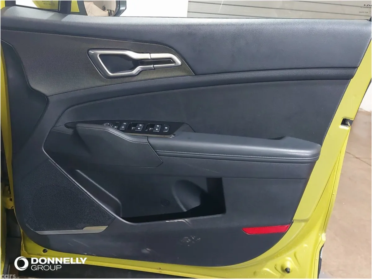Kia Sportage Estate, Petrol Hybrid, 2023, Yellow