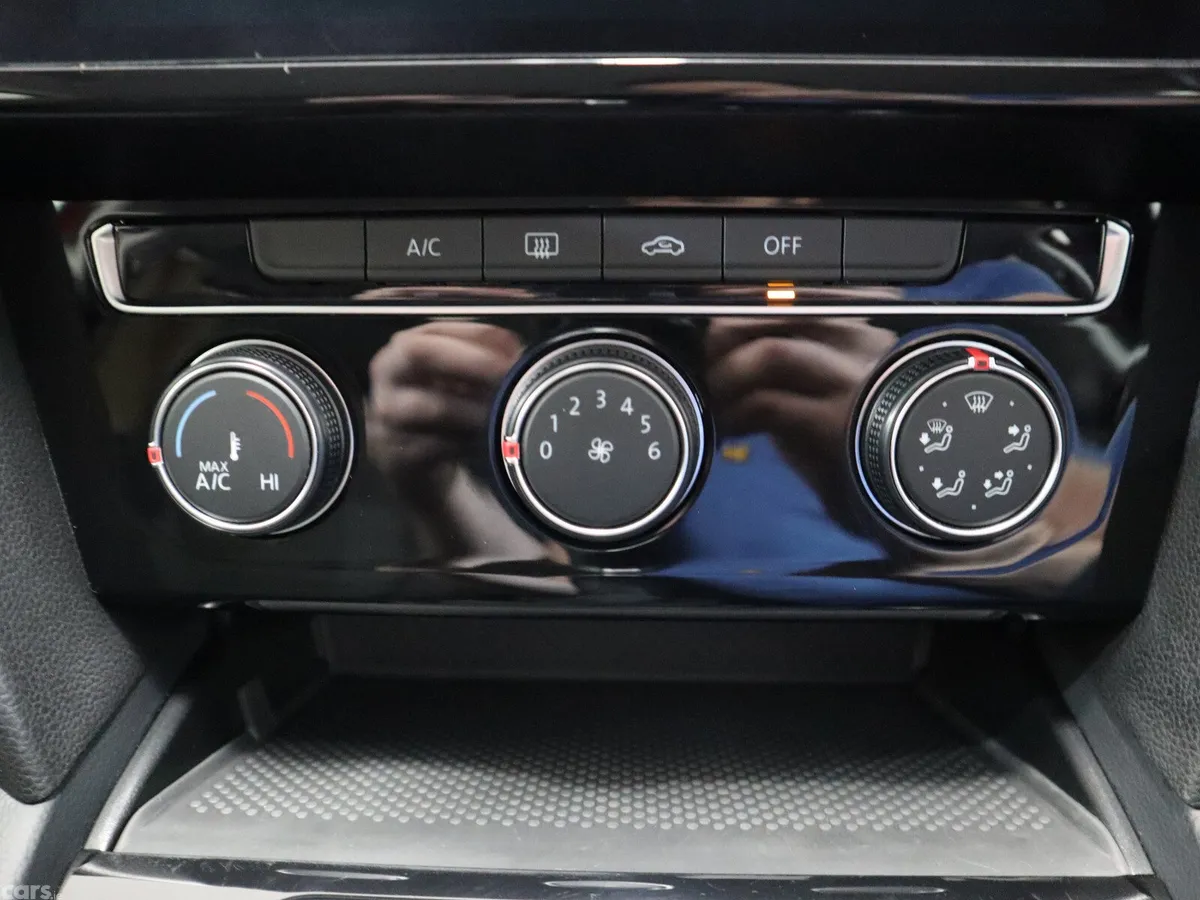 Volkswagen Passat Estate, Petrol, 2022, Red