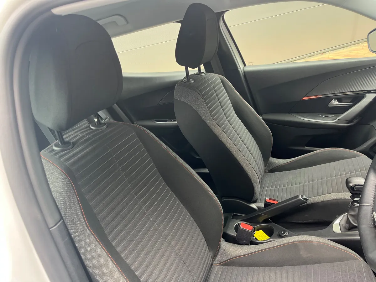 Peugeot 2008 MPV, Petrol, 2022, White