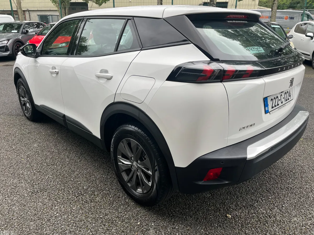 Peugeot 2008 MPV, Petrol, 2022, White