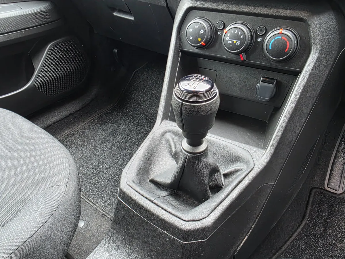 Dacia Jogger MPV, Petrol, 2024, Brown