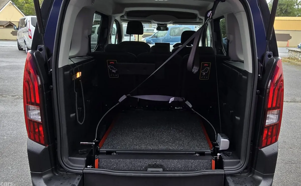 Peugeot Rifter MPV, Diesel, 2026, Black