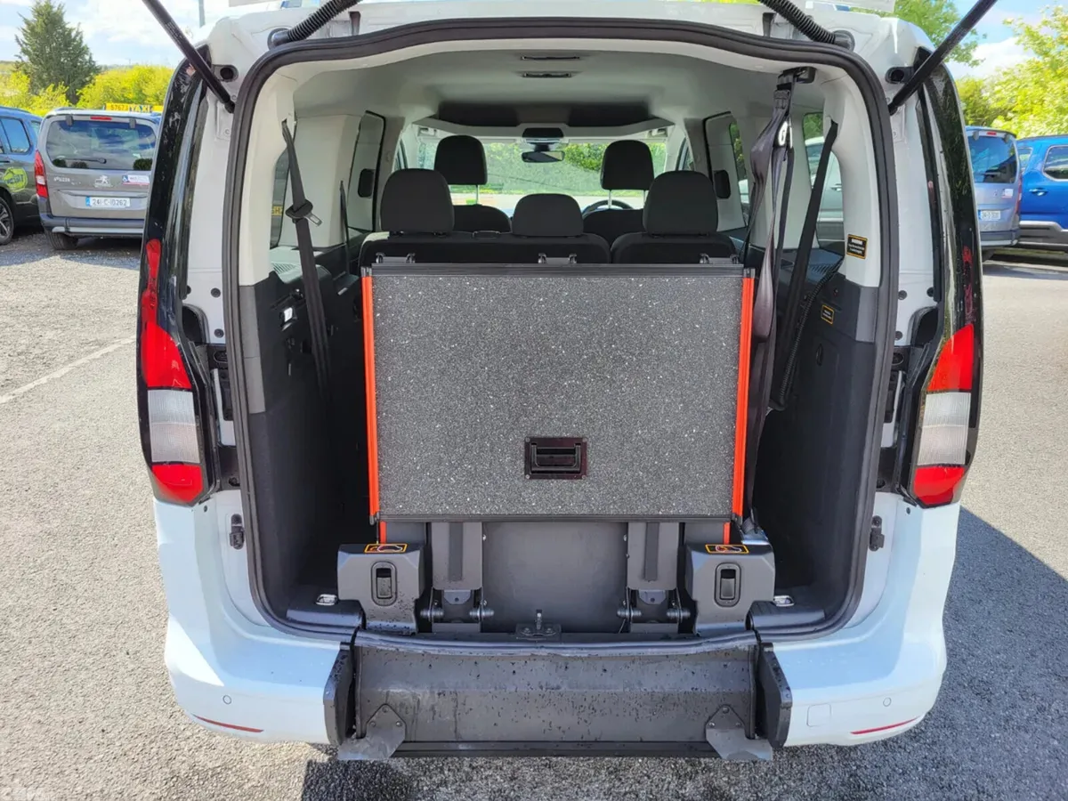Ford Tourneo Connect MPV, Diesel, 2026, White