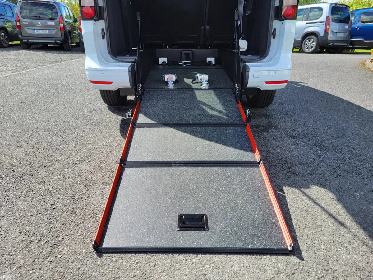 Ford Tourneo Connect MPV, Diesel, 2026, White