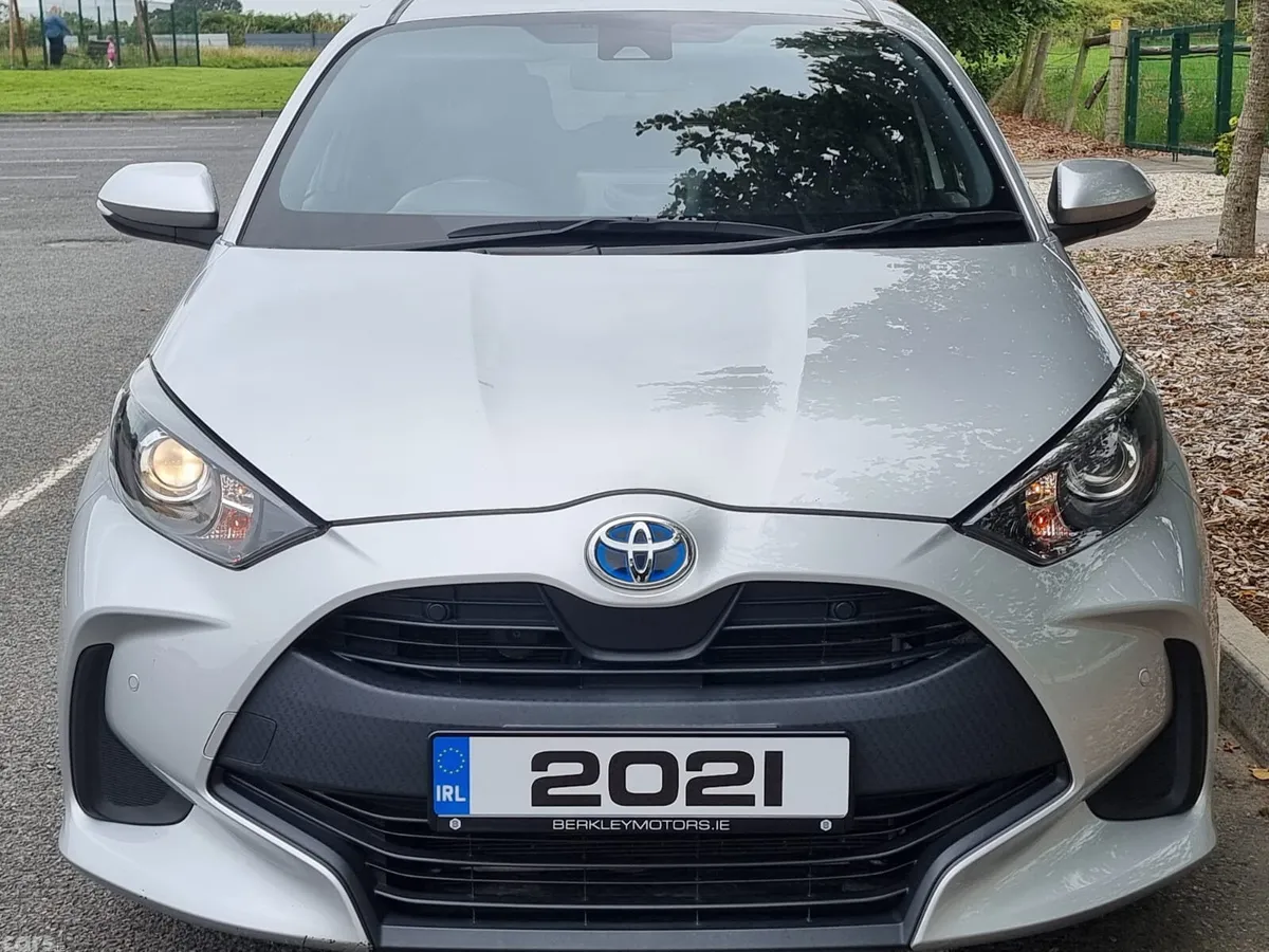Toyota Yaris Hatchback, Petrol, 2021, Silver
