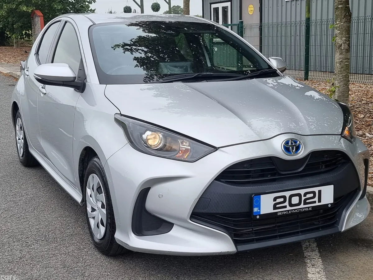 Toyota Yaris Hatchback, Petrol, 2021, Silver