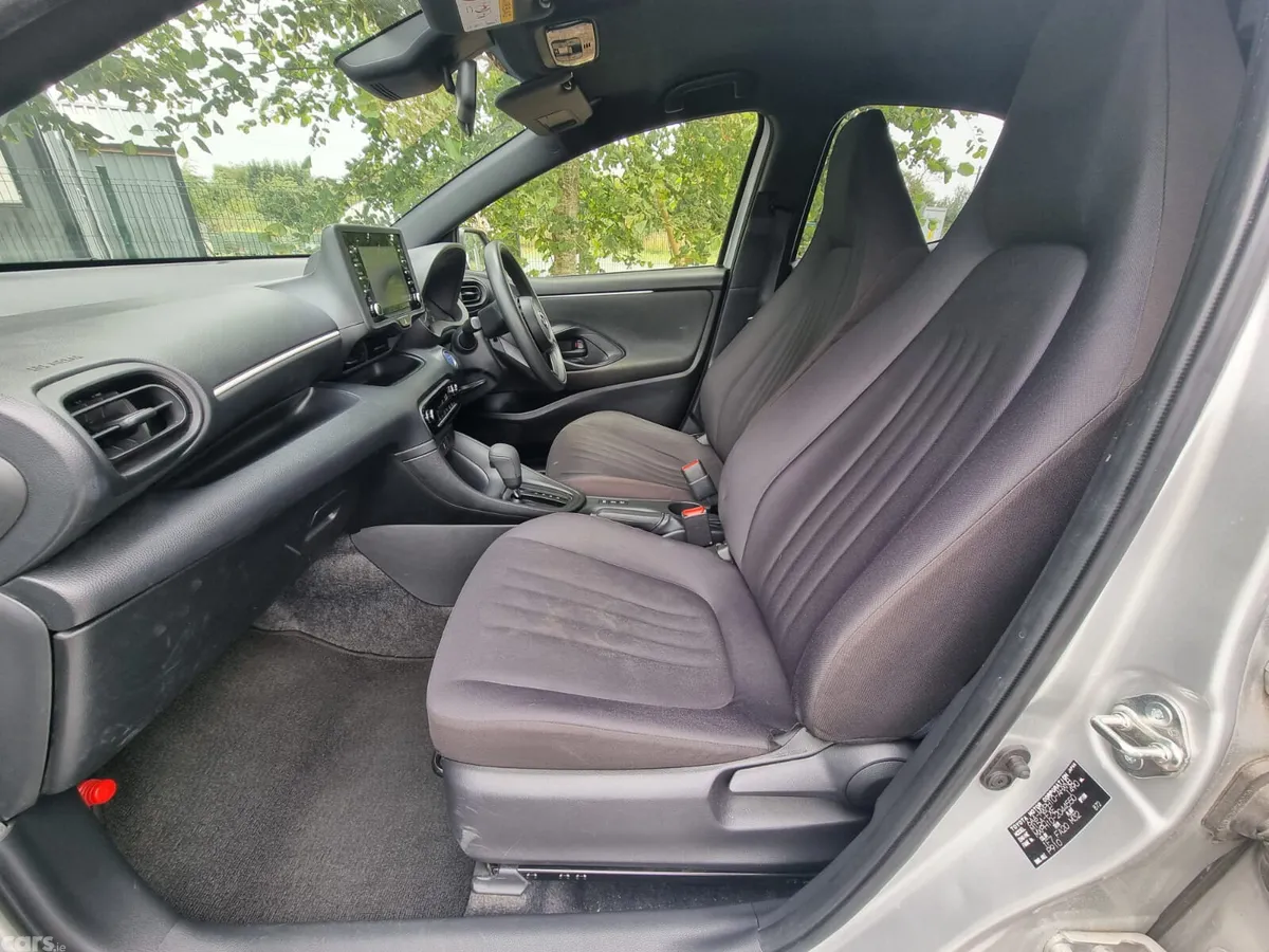 Toyota Yaris Hatchback, Petrol, 2021, Silver